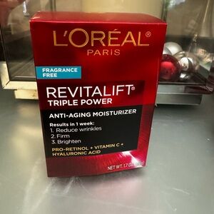 L'Oreal Revitalift Triple Power Moisturizer - Red